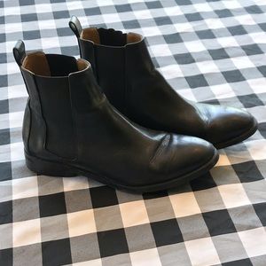 Everlane Chelsea Boot